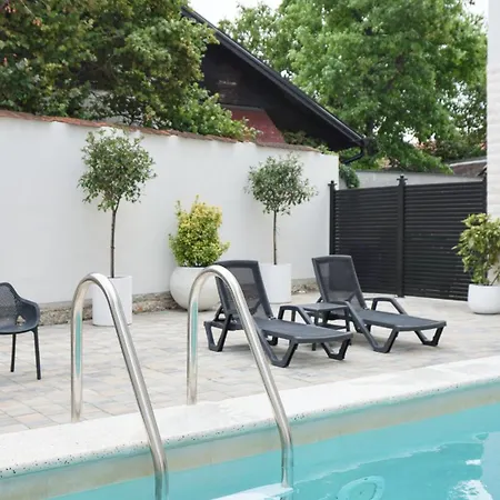 Pool Lena - King Size 12 Lägenhet