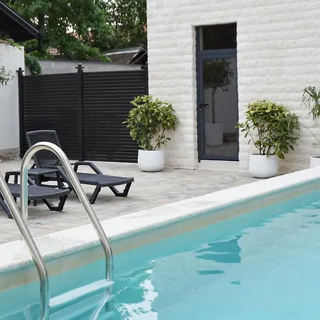 Pool Lena - King Size 12 Lägenhet *