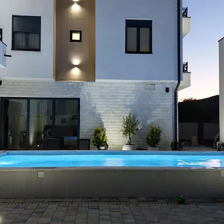 Pool Lena - King Size 12 Lägenhet