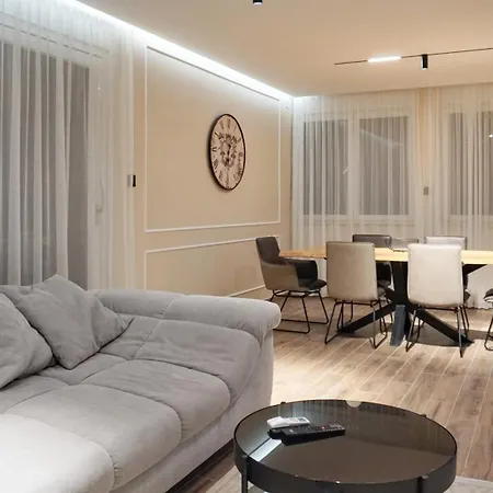 Pool Lena - King Size 12 Lägenhet