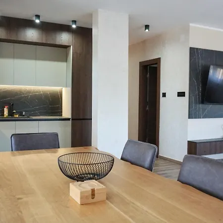 Lägenhet Pool Lena - King Size 12 *