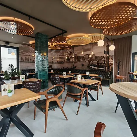 Pool Lena - King Size 12 Lägenhet