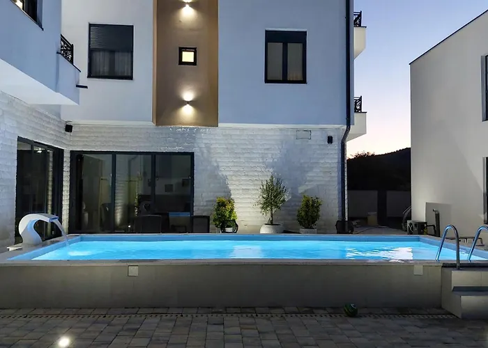 Pool Lena - King Size 12 アパート